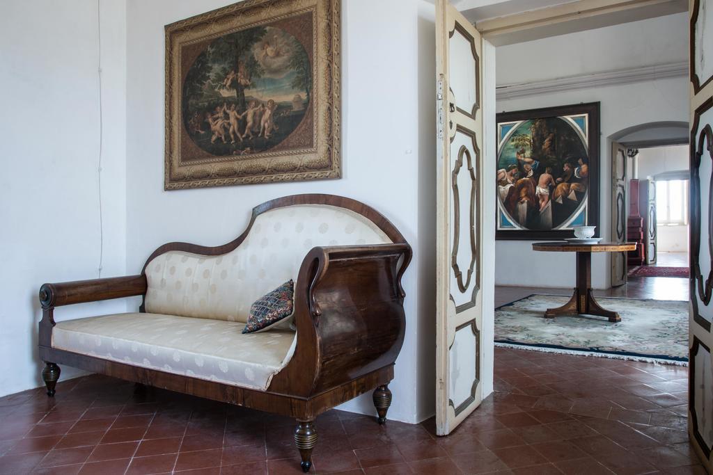 Castello Di Casamassella Bed & Breakfast ภายนอก รูปภาพ