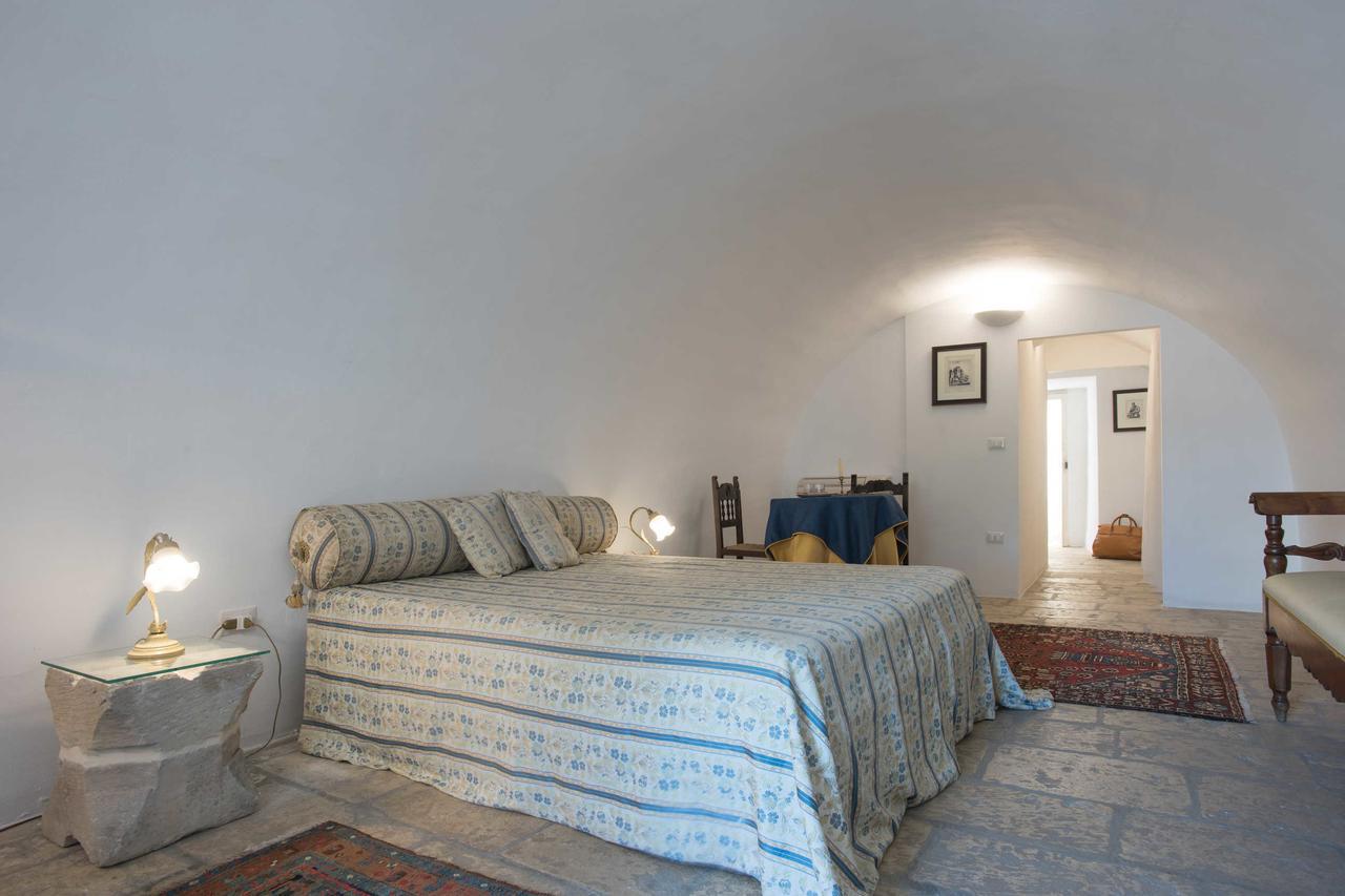 Castello Di Casamassella Bed & Breakfast ภายนอก รูปภาพ