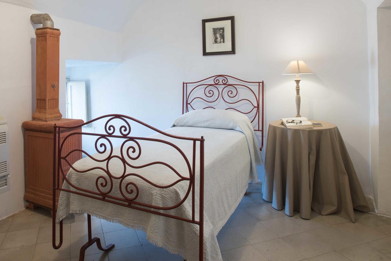 Castello Di Casamassella Bed & Breakfast ภายนอก รูปภาพ