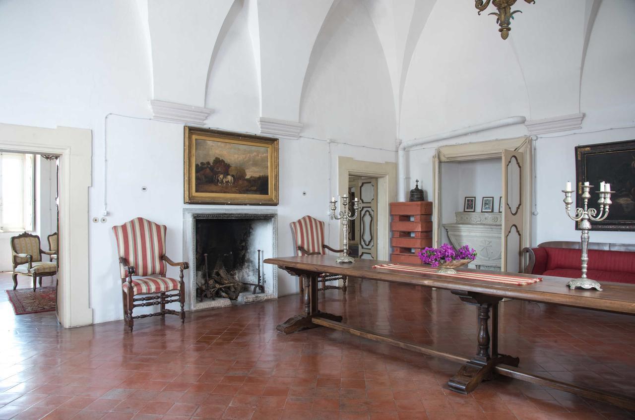 Castello Di Casamassella Bed & Breakfast ภายนอก รูปภาพ